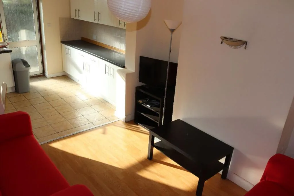4 bedroom semi-detached house for rent