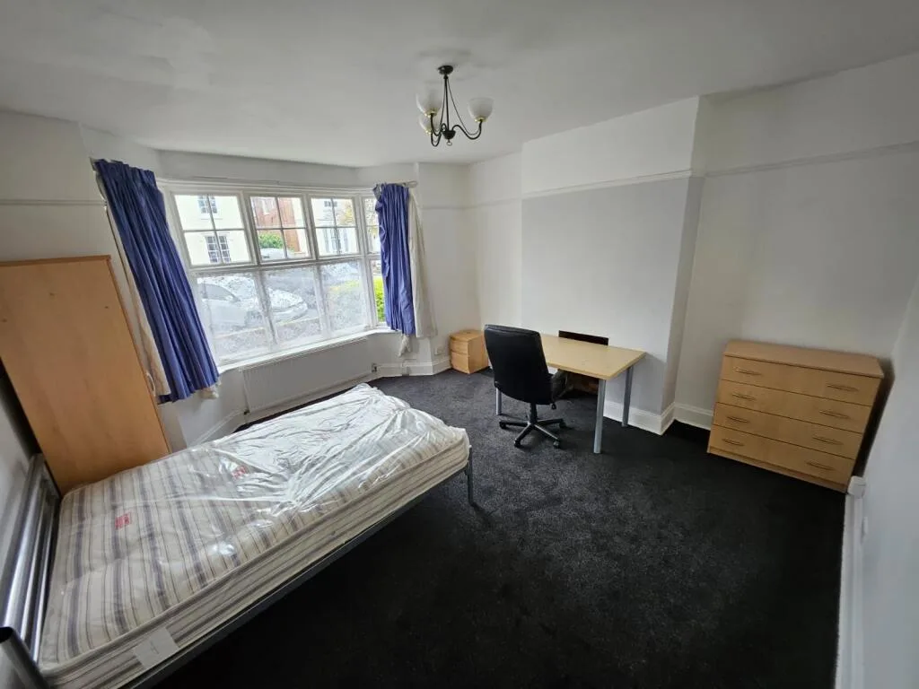 5 bedroom terraced house for rent