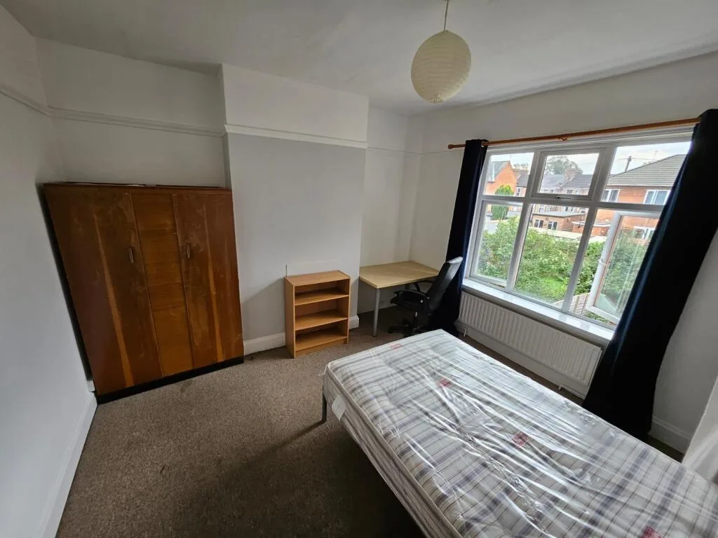 5 bedroom terraced house for rent