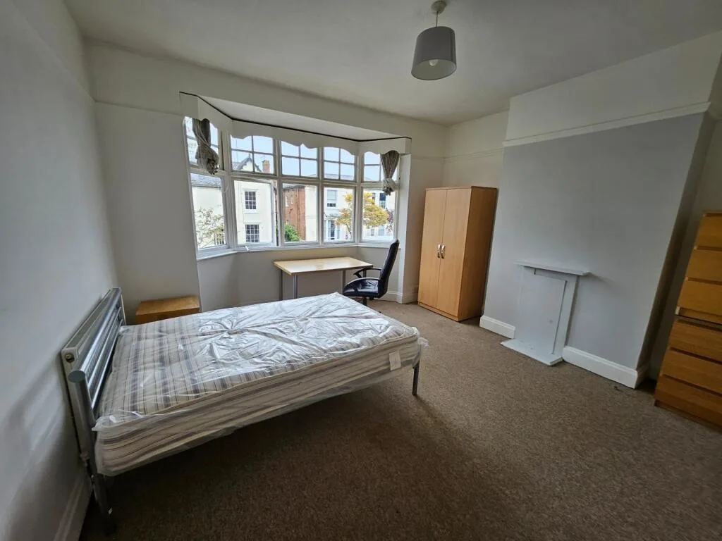5 bedroom terraced house for rent
