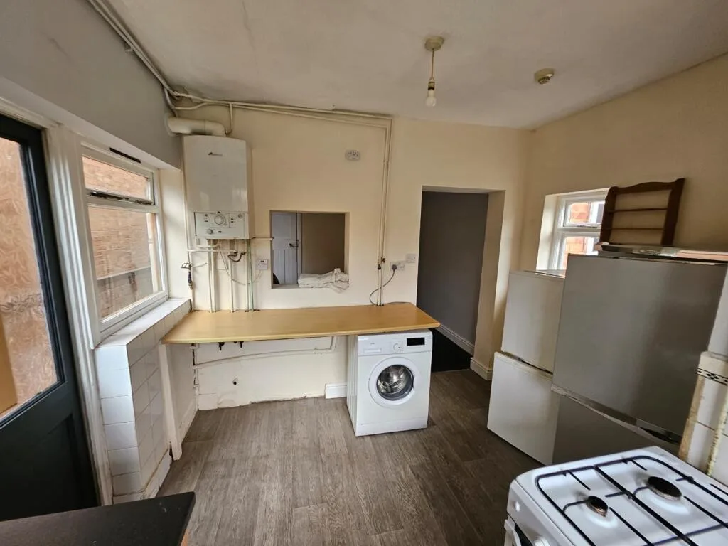 5 bedroom terraced house for rent