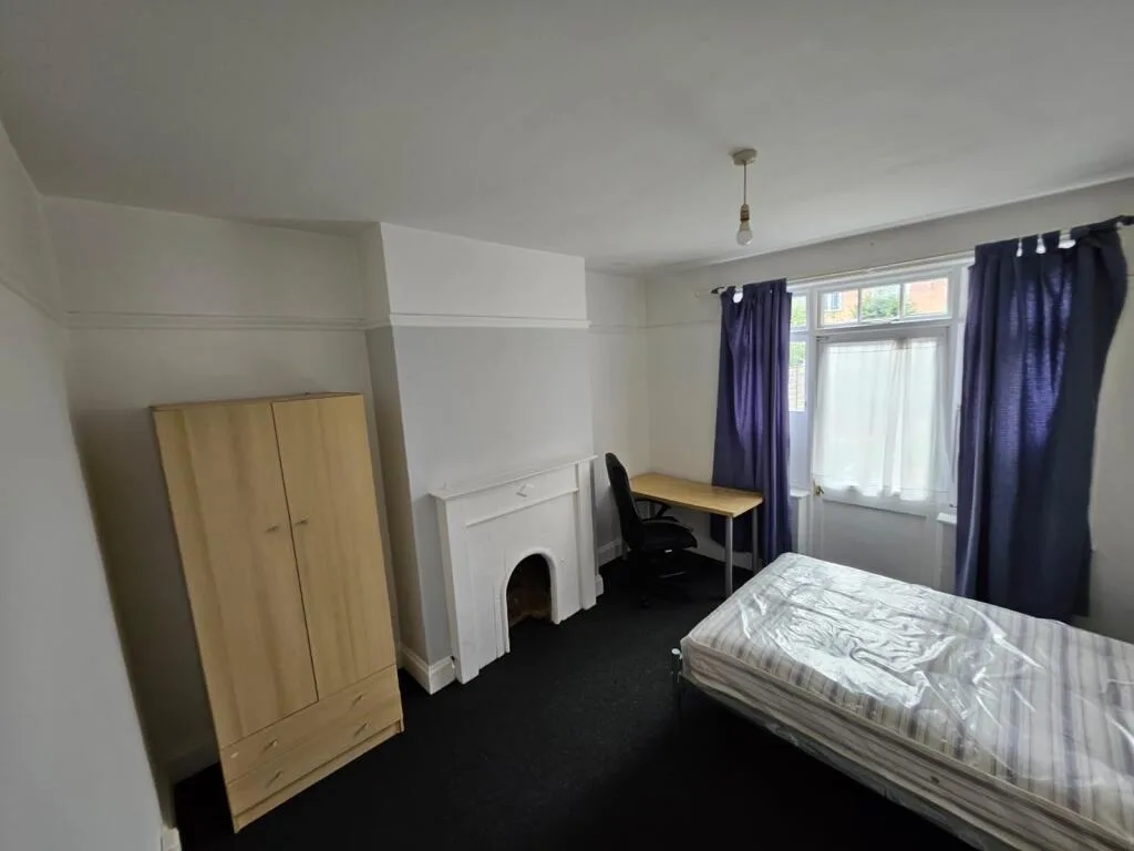 5 bedroom terraced house for rent