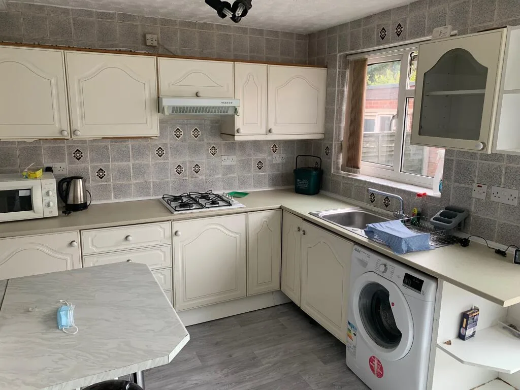 4 bedroom semi-detached house for rent