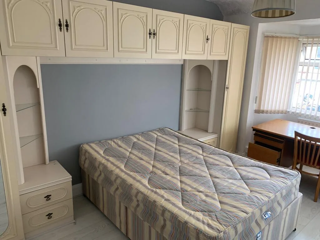 4 bedroom semi-detached house for rent