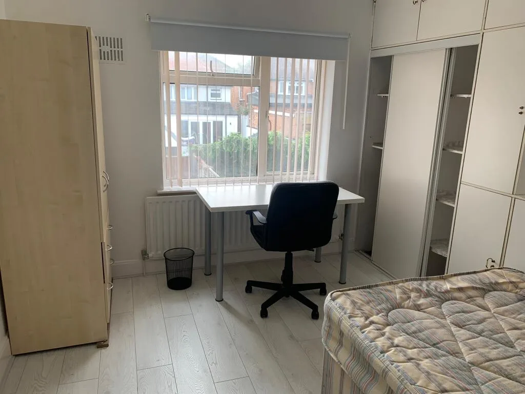 4 bedroom semi-detached house for rent