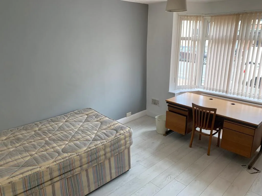 4 bedroom semi-detached house for rent