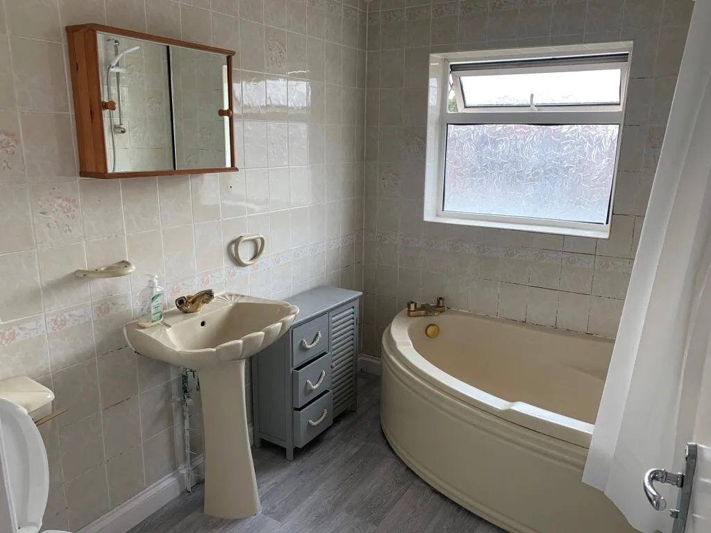 4 bedroom semi-detached house for rent