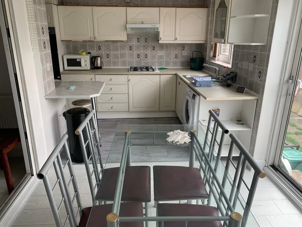 4 bedroom semi-detached house for rent