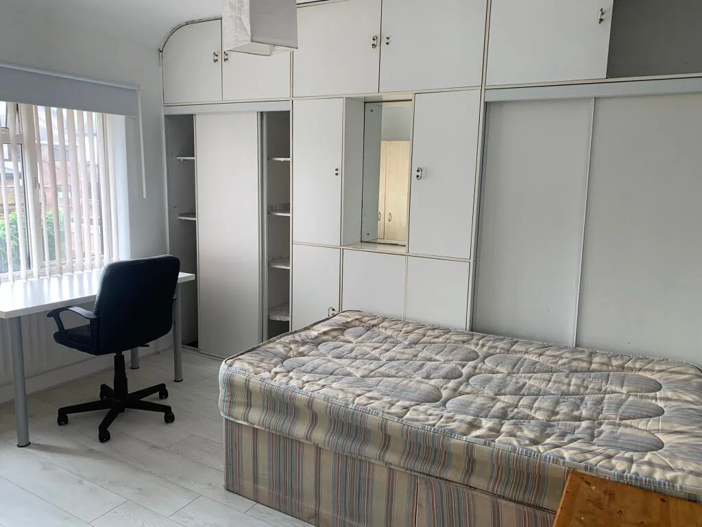 4 bedroom semi-detached house for rent