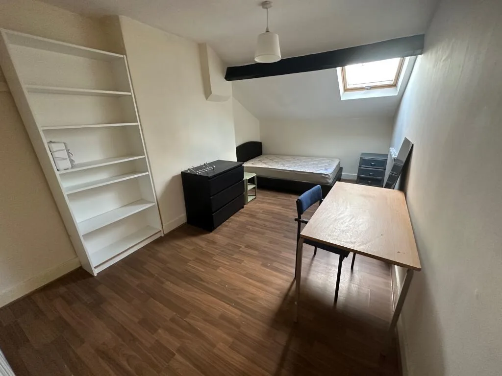 5 bedroom flat for rent