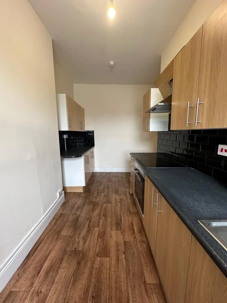 5 bedroom flat for rent