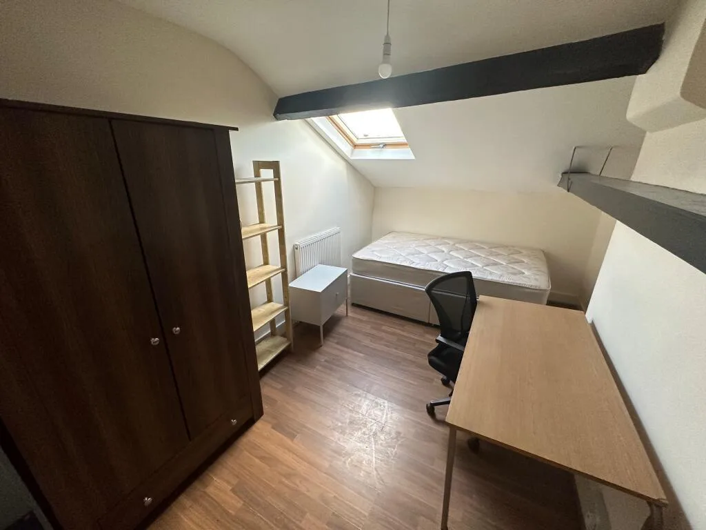 5 bedroom flat for rent