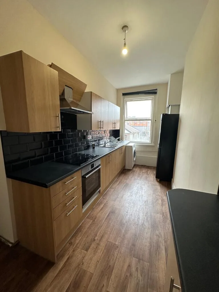 5 bedroom flat for rent