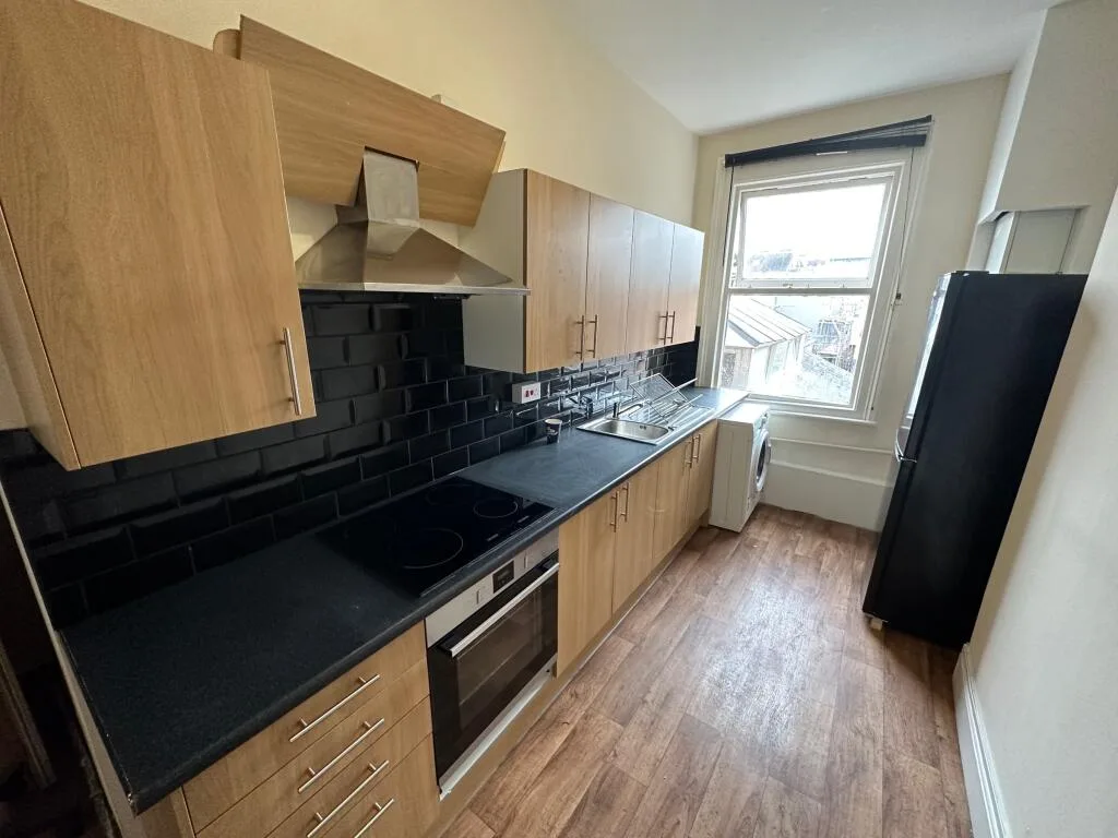 5 bedroom flat for rent