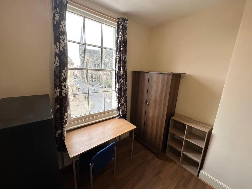 5 bedroom flat for rent