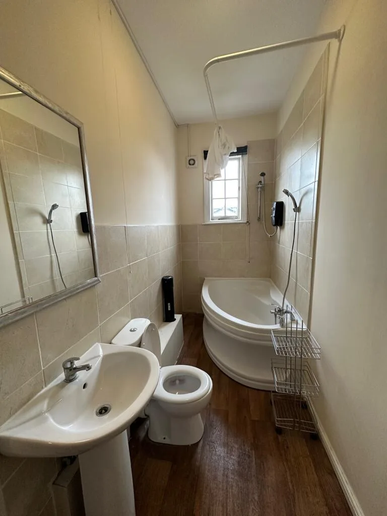 5 bedroom flat for rent