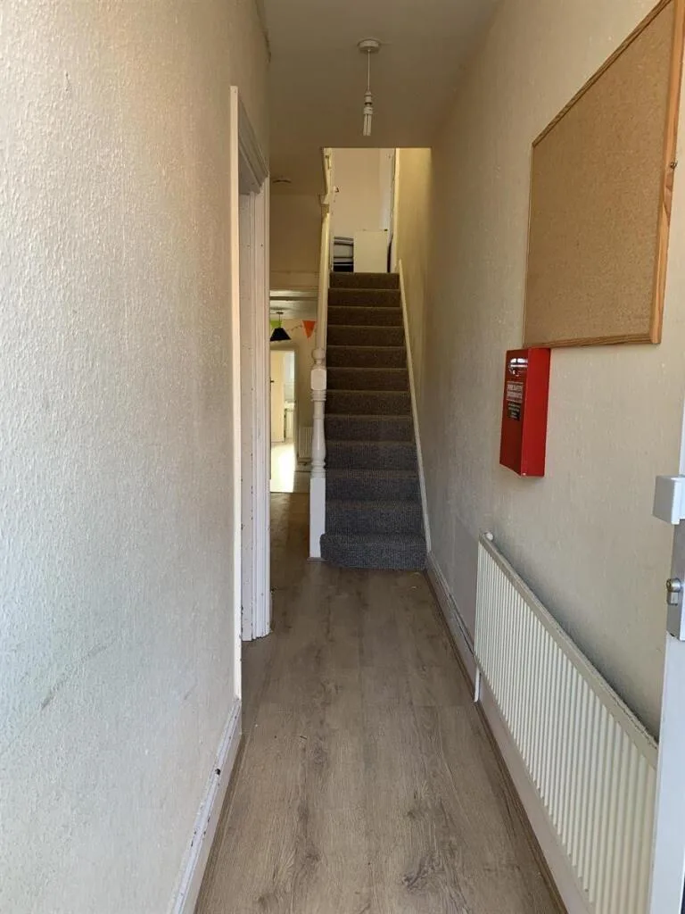5 bedroom terraced house for rent