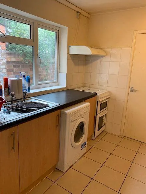 5 bedroom terraced house for rent