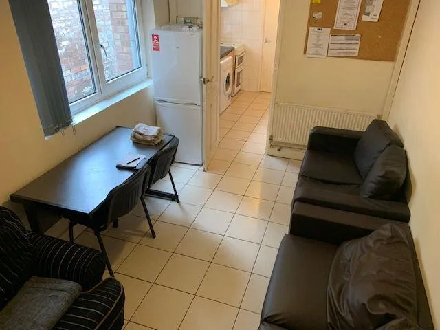 5 bedroom terraced house for rent
