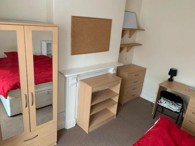 5 bedroom terraced house for rent