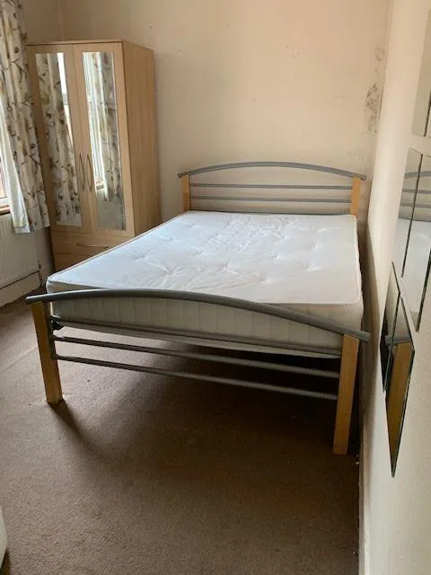 5 bedroom terraced house for rent