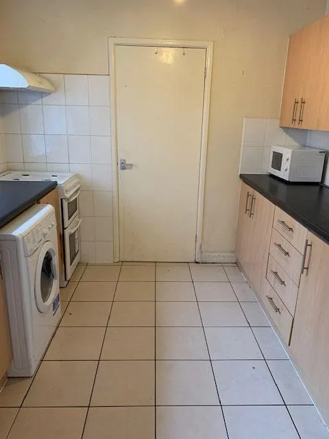 5 bedroom terraced house for rent