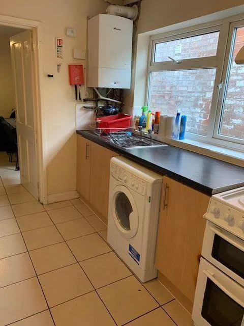 5 bedroom terraced house for rent