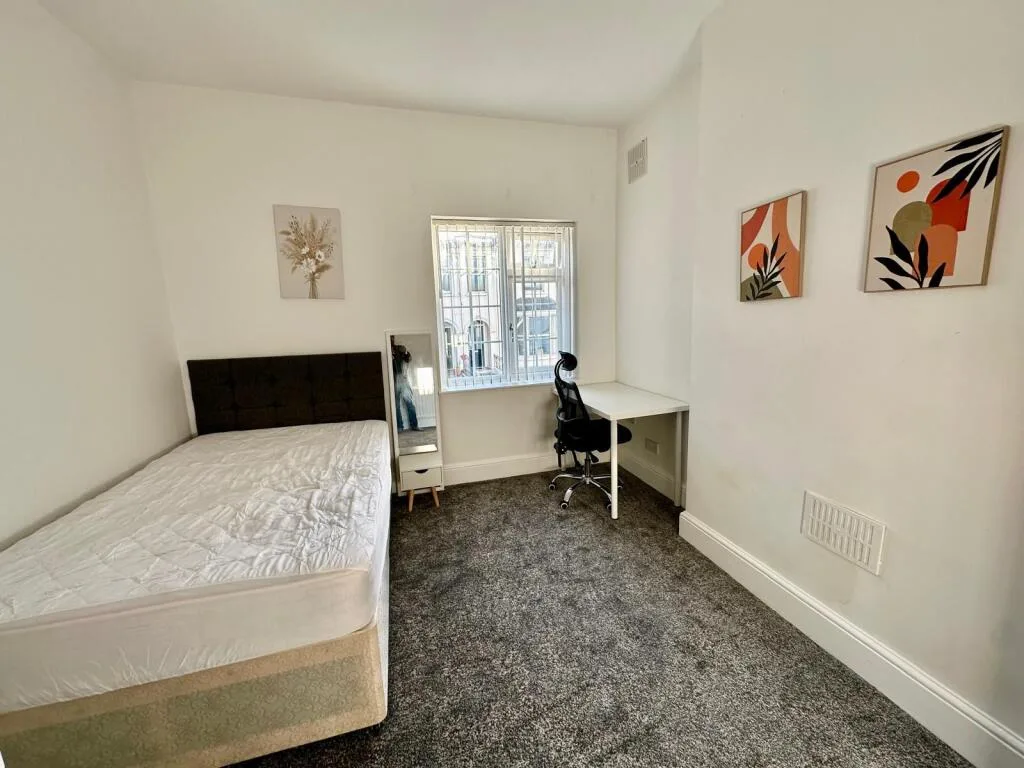 5 bedroom terraced house for rent
