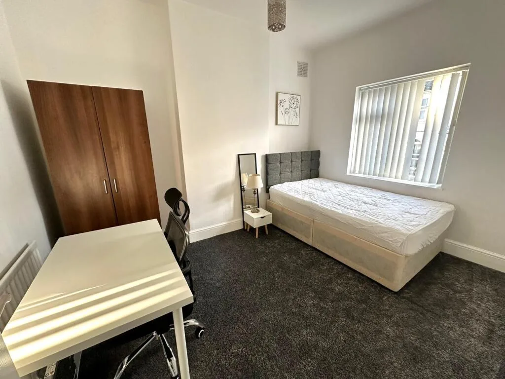 5 bedroom terraced house for rent