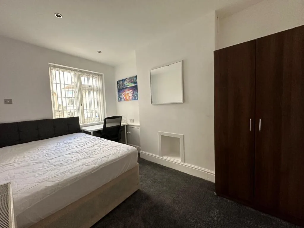 5 bedroom terraced house for rent