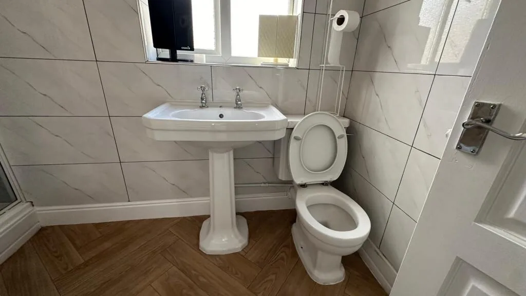 5 bedroom terraced house for rent