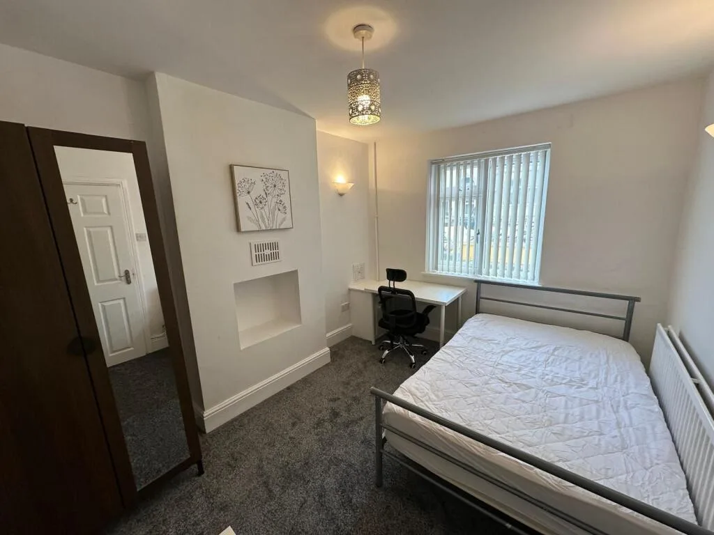 5 bedroom terraced house for rent
