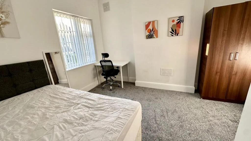 5 bedroom terraced house for rent