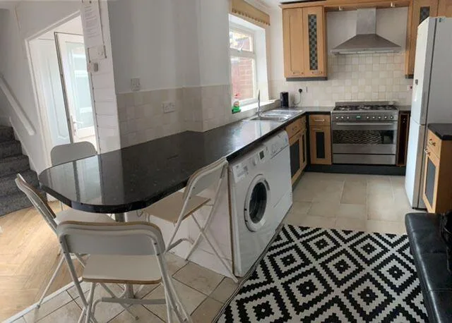 5 bedroom terraced house for rent