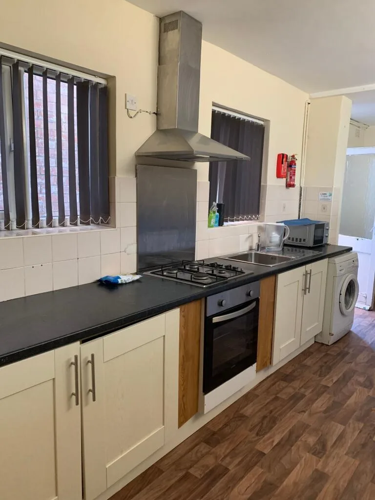 5 bedroom terraced house for rent