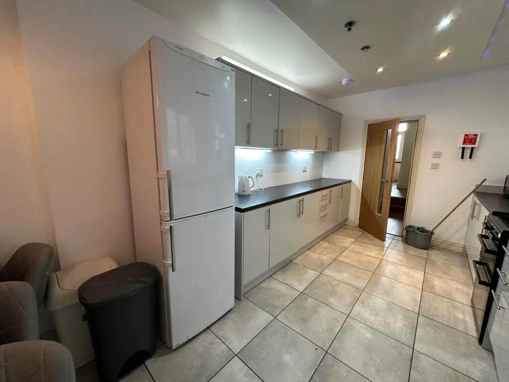 5 bedroom terraced house for rent