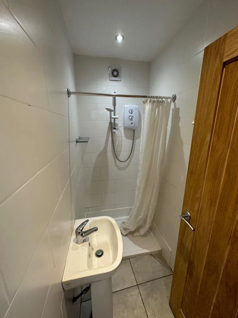 5 bedroom terraced house for rent