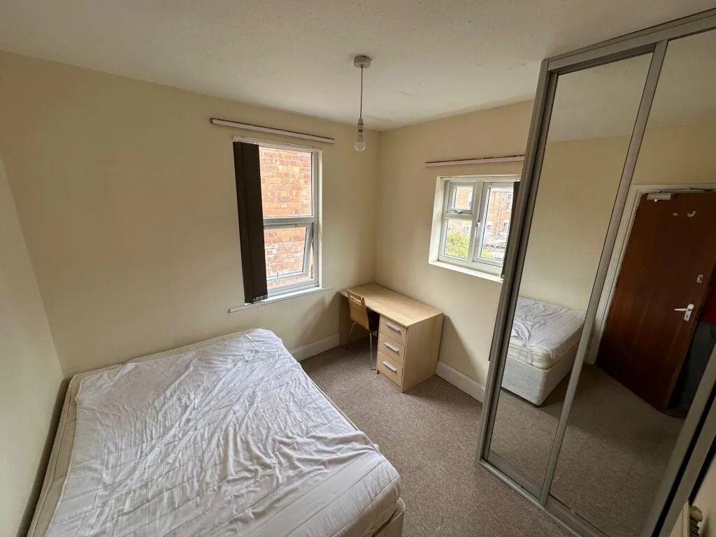 5 bedroom terraced house for rent