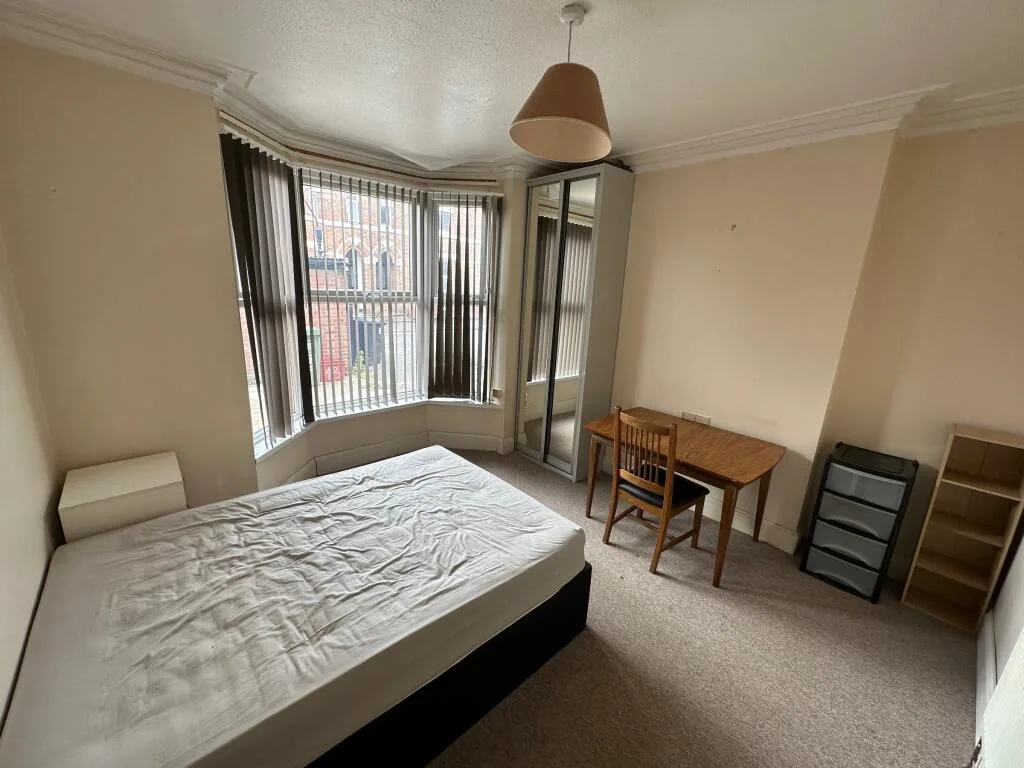 5 bedroom terraced house for rent