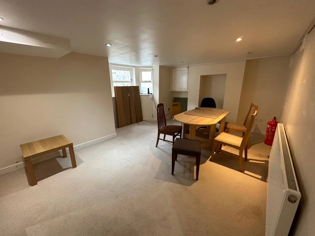 5 bedroom terraced house for rent