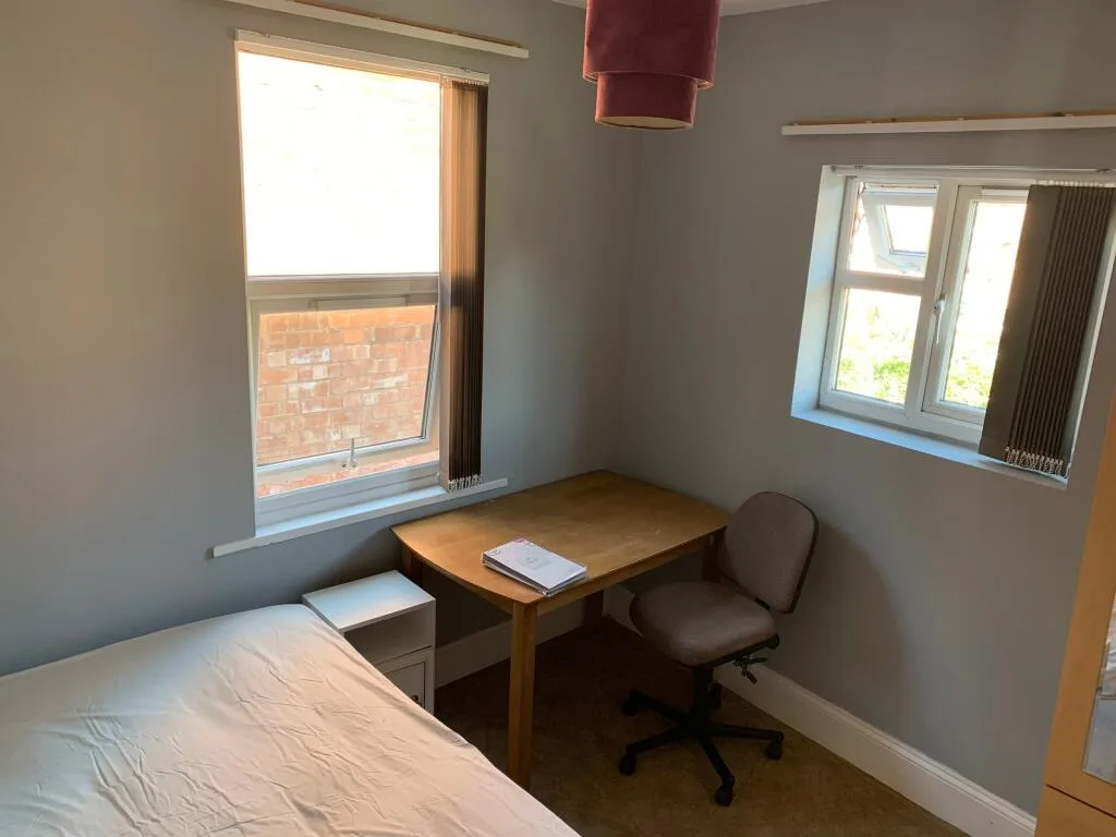 5 bedroom terraced house for rent