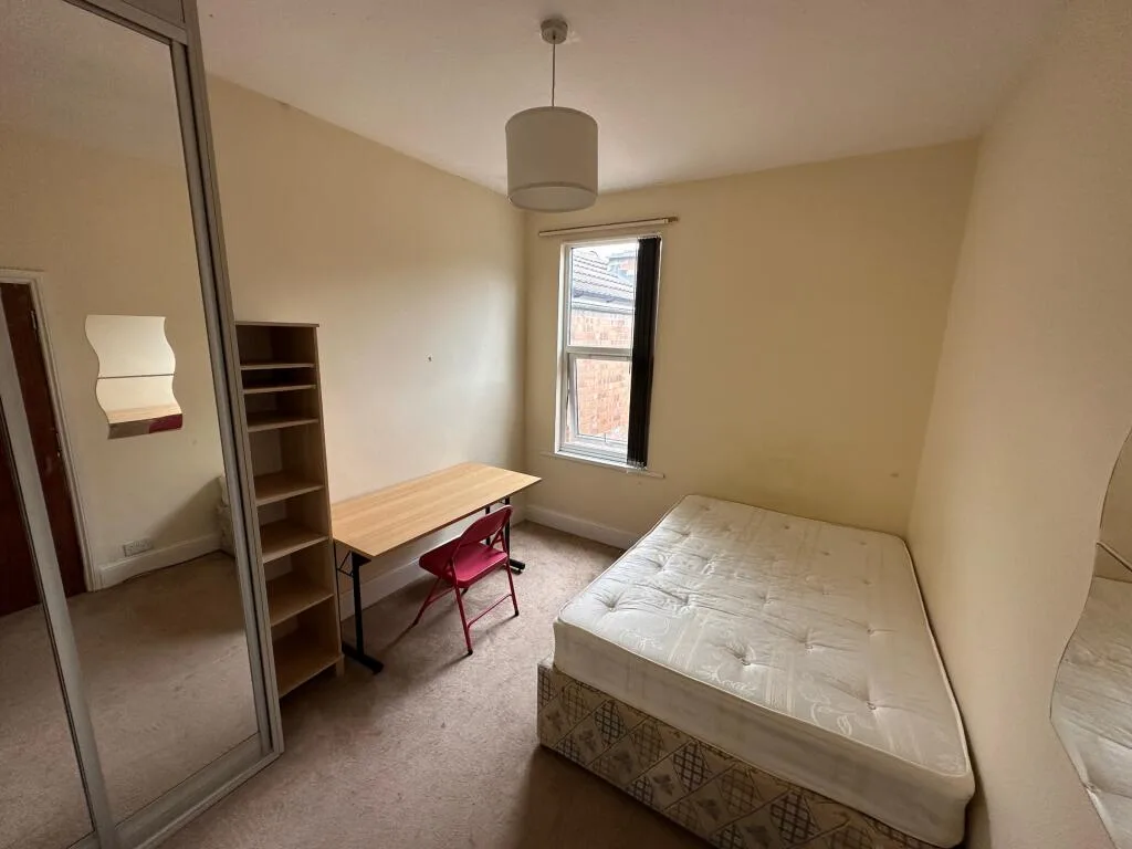 5 bedroom terraced house for rent