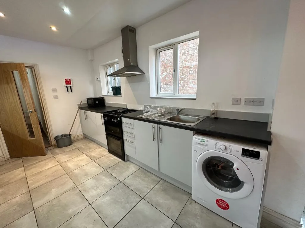 5 bedroom terraced house for rent