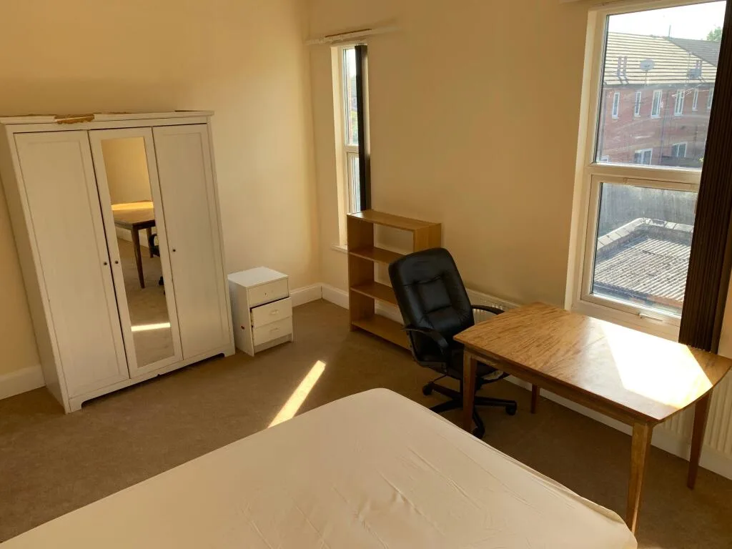 5 bedroom terraced house for rent