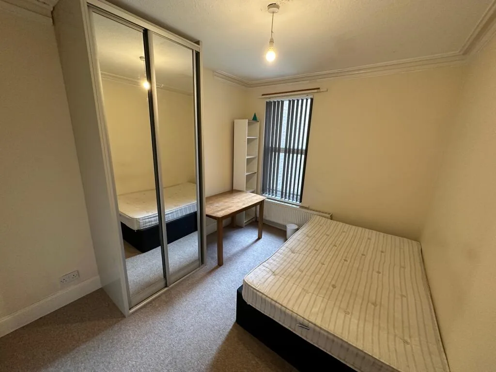5 bedroom terraced house for rent