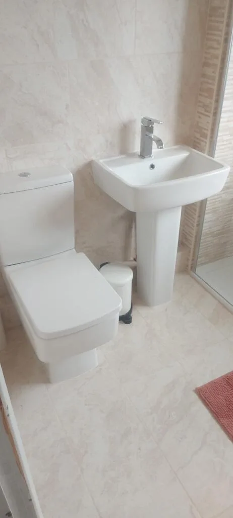 5 bedroom semi-detached house for rent