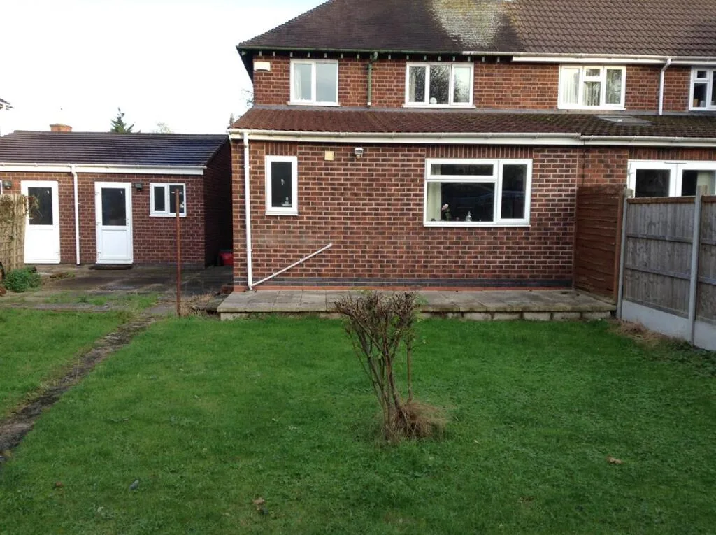 5 bedroom semi-detached house for rent