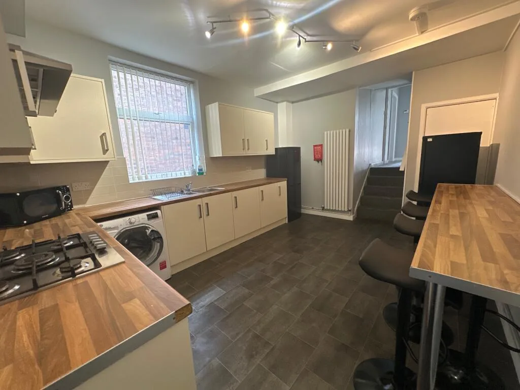 6 bedroom terraced house for rent