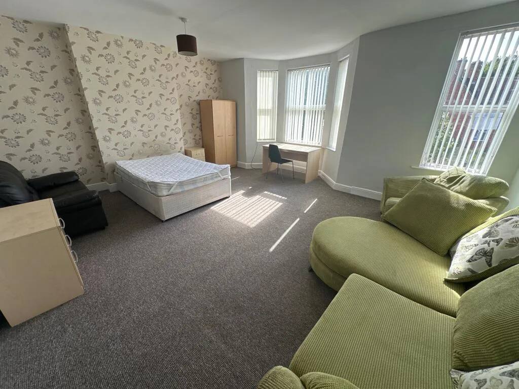 6 bedroom terraced house for rent