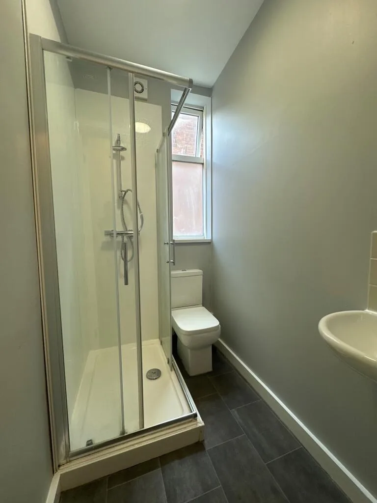 6 bedroom terraced house for rent